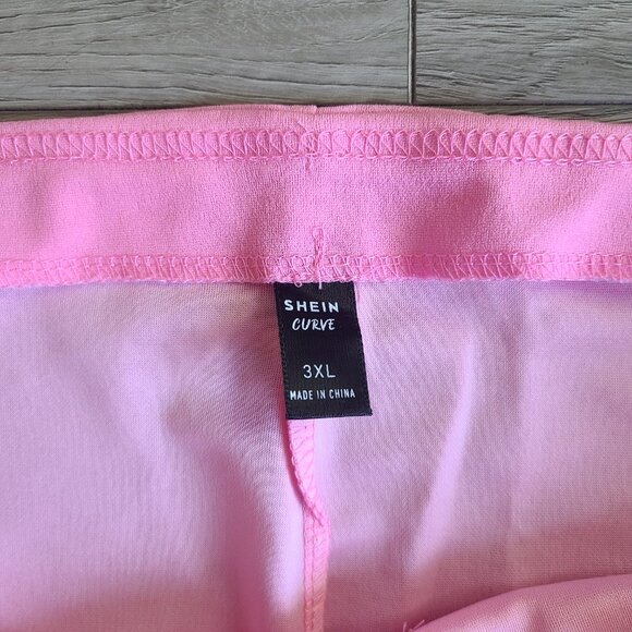 NEW NEVER WORN Plus Pink Skirt with Heart Buckle 3X - Picture 3 of 3
